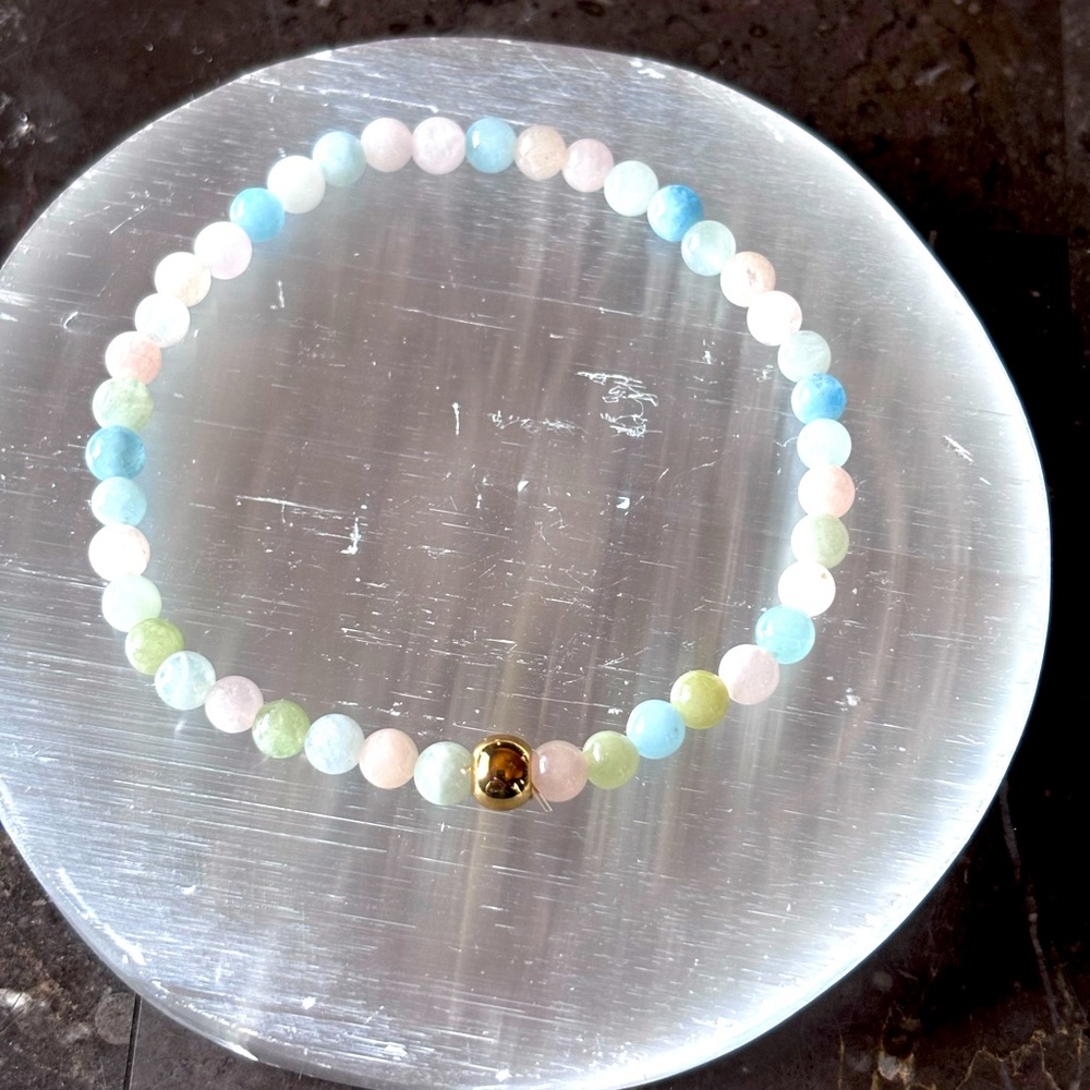 Natural morganite stretch bracelet